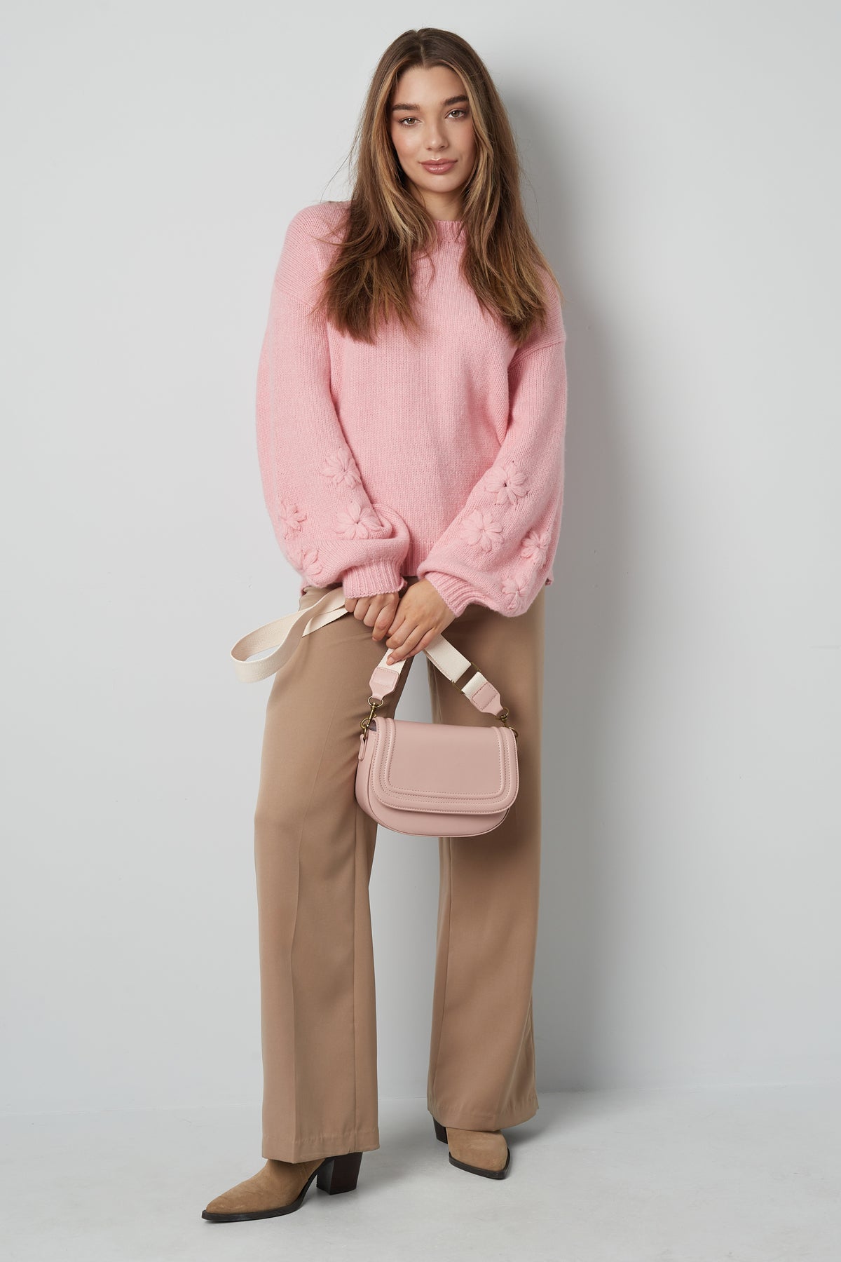 Gestrickter Wollmischungs Damen Oversized Pullover Blumen Applikation